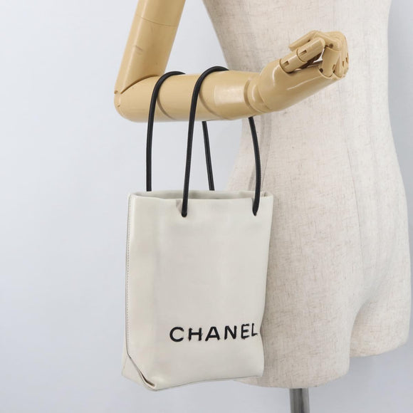 CHANEL Essential Hand Bag Leather White CC Auth 178954V