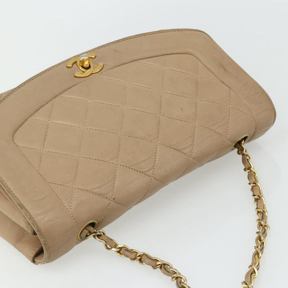 CHANEL Matelasse Ketten-Umhängetasche Lammleder Beige Gold CC Auth 179717A