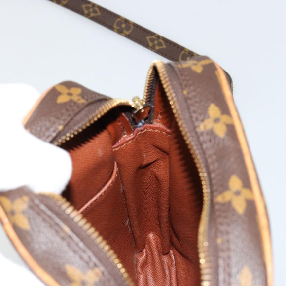 LOUIS VUITTON Monogram Danube Schoudertas M45266 LV Auth 180827A