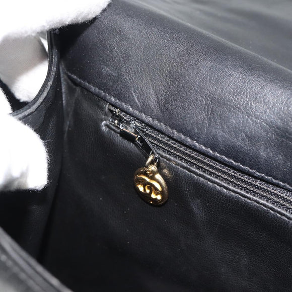 CHANEL Schoudertas Lakleer Zwart Goud CC Auth 180857