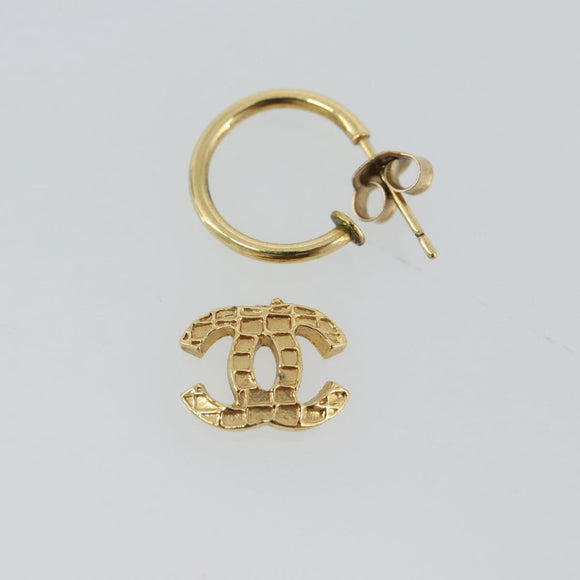 CHANEL Pierce metal Gold Tone CC Auth 180938