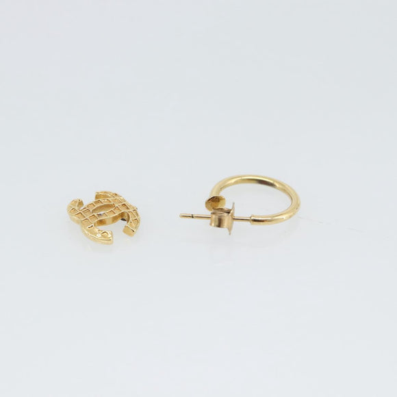 CHANEL Pierce metal Gold Tone CC Auth 180938