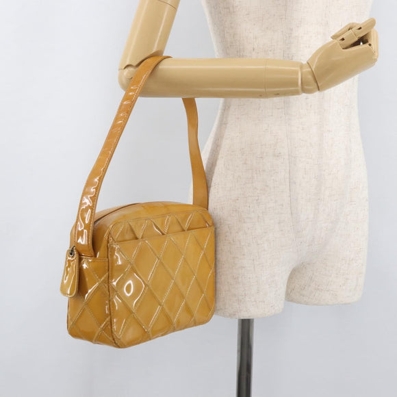 CHANEL Bicolor Schoudertas Lakleer Gele CC Auth 182869A
