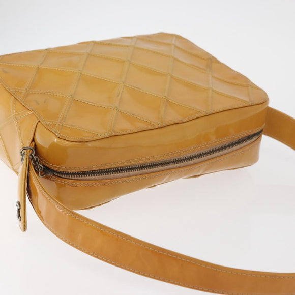 CHANEL Bicolor Schoudertas Lakleer Gele CC Auth 182869A