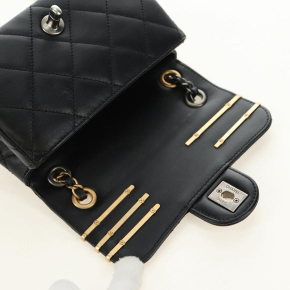 CHANEL Mini Matelasse 17 Kettingtas Lamsleer Zwart Goud CC Auth 183626SM