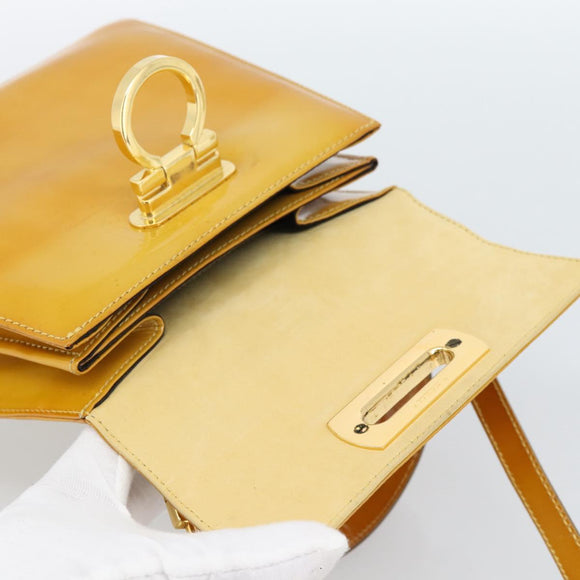Salvatore Ferragamo Gancini Handtasche Lackleder 2-Wege Goldgelb Auth 183782