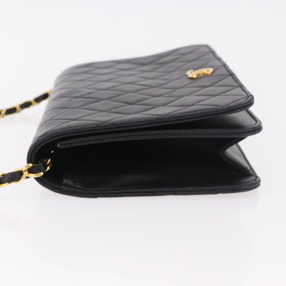 CHANEL Matelassé Ketting Schoudertas Lamsleer Zwart Goud CC Auth 184564