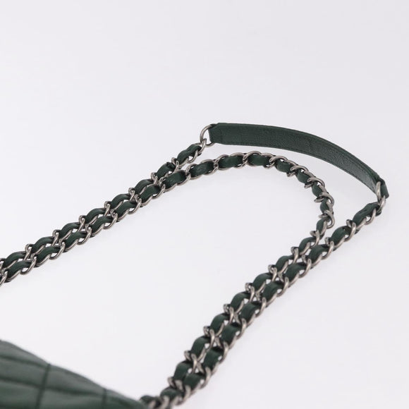 CHANEL Chain Matelasse 25 Shoulder Bag Caviar Skin Green CC Auth 184818SAV