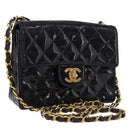 CHANEL Mini Matelasse 17 Chain Bag Patent leather Black Gold CC Auth 184825V-1