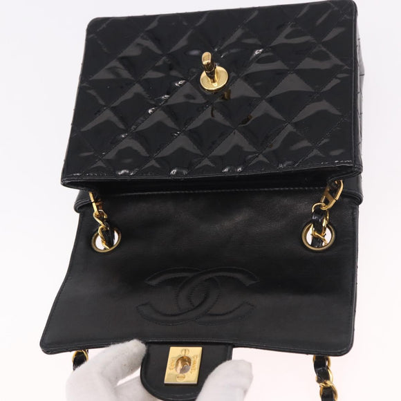 CHANEL Mini Matelasse 17 Chain Bag Patent leather Black Gold CC Auth 184825V