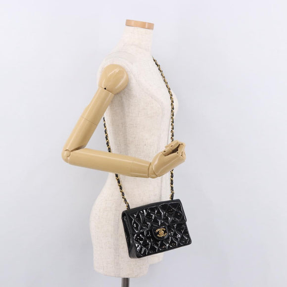 CHANEL Mini Matelasse 17 Chain Bag Patent leather Black Gold CC Auth 184825V