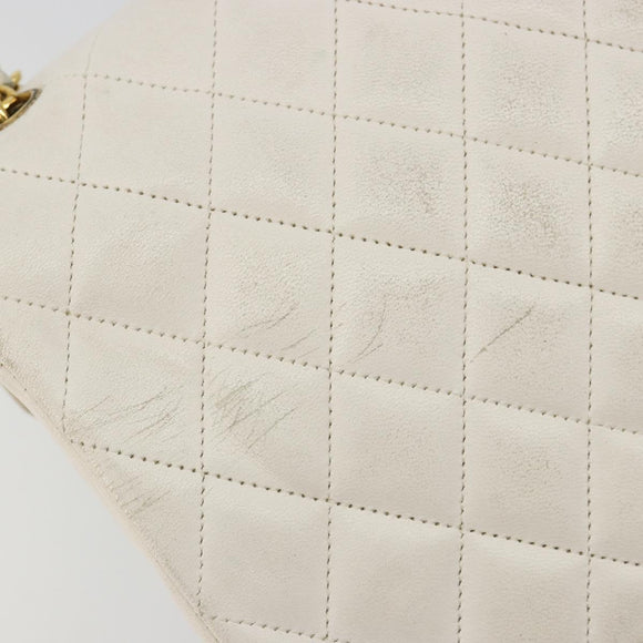 CHANEL Matelasse Ketting Schoudertas Leer Wit Goudkleurige CC Auth 185193A