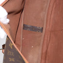 LOUIS VUITTON Monogram Saumur 43 Schoudertas M42252 LV Auth 185526-27