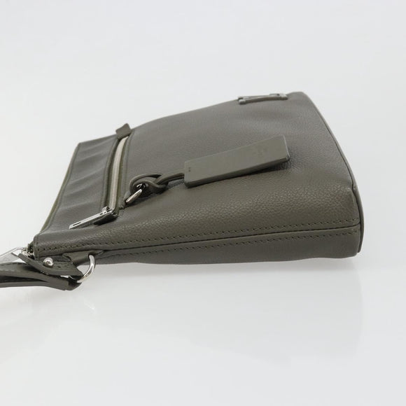 LOUIS VUITTON Takeoff Pouch Clutch Bag Leer Grijs M81735 LV Auth 186227M