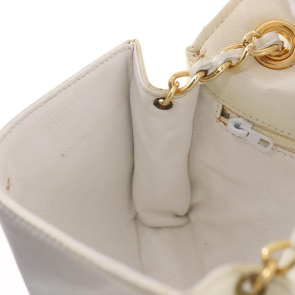 CHANEL Schoudertas met ketting Lamsleer Wit Goudkleurig CC Auth 186589A