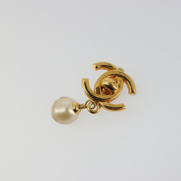 CHANEL Turn Lock Earring metal Gold Tone CC Auth 188629