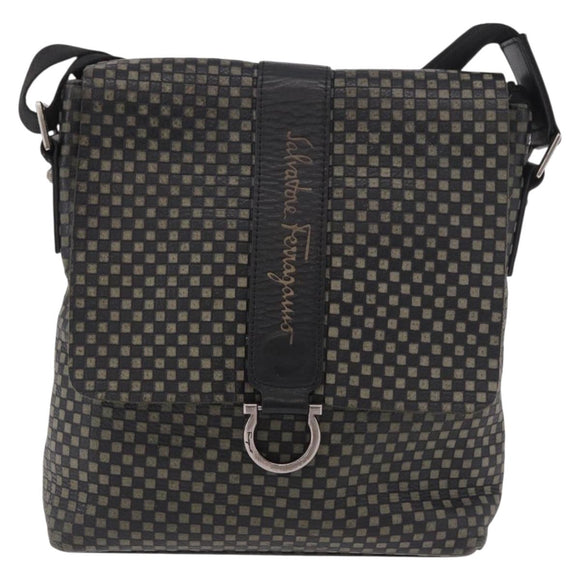 Salvatore Ferragamo Gancini Shoulder Bag Leather Black Silver Auth 188927A