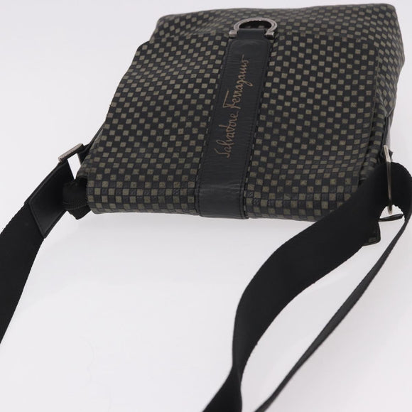 Salvatore Ferragamo Gancini Shoulder Bag Leather Black Silver Auth 188927A