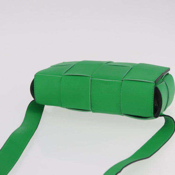 BOTTEGA VENETA MAXI INTRECCIATO Cassette Waist bag Leather Green Auth 189892M