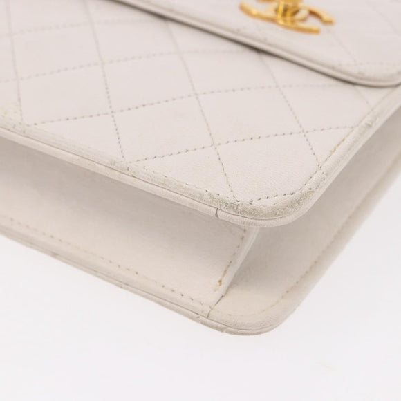 CHANEL Double Turn Lock Matelasse Chain Bag Lamb Skin White CC Auth 190079SAV