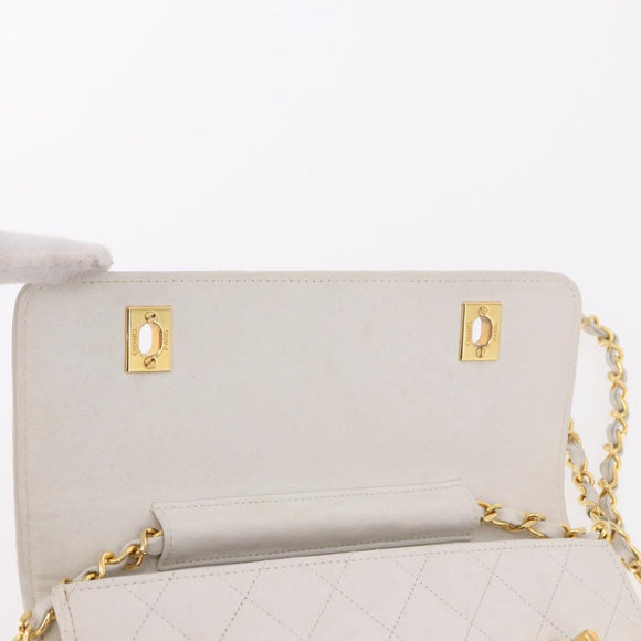 CHANEL Double Turn Lock Matelasse Chain Bag Lamb Skin White CC Auth 190079SAV