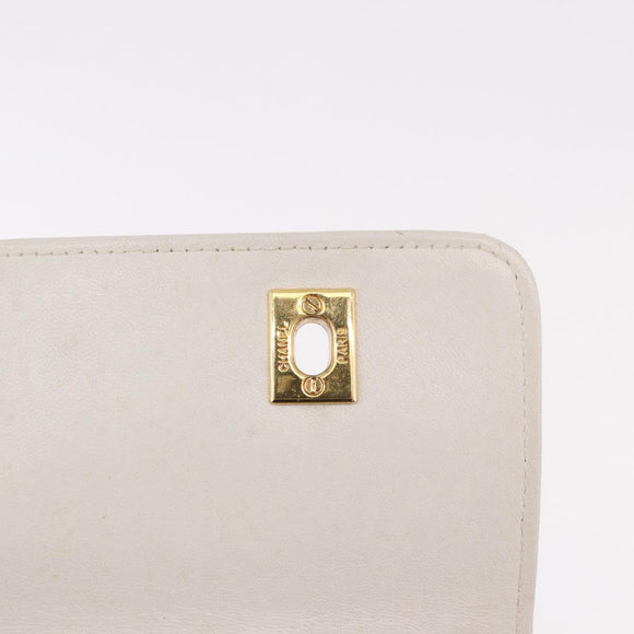 CHANEL Double Turn Lock Matelasse Chain Bag Lamb Skin White CC Auth 190079SAV