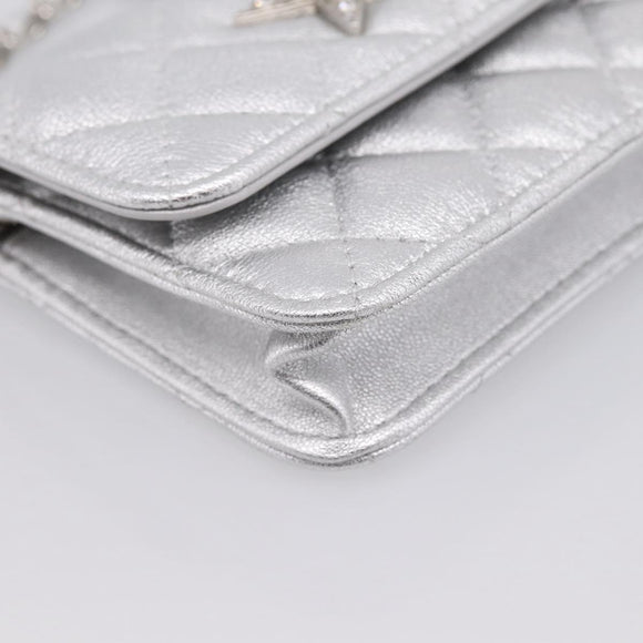 CHANEL Chain Shoulder Pouch Matelasse Leather Silver CC Auth 195507M