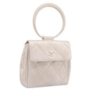 CHANEL Matelasse Hand Bag Leather White CC Auth 196360M-1