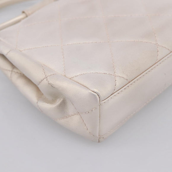 CHANEL Matelasse Hand Bag Leather White CC Auth 196360M