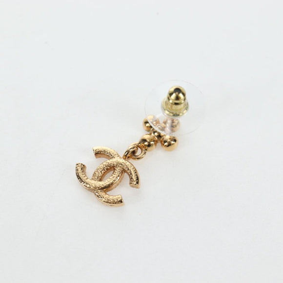 CHANEL COCO Mark Pierce Metal Gold Tone CC Auth 196718M
