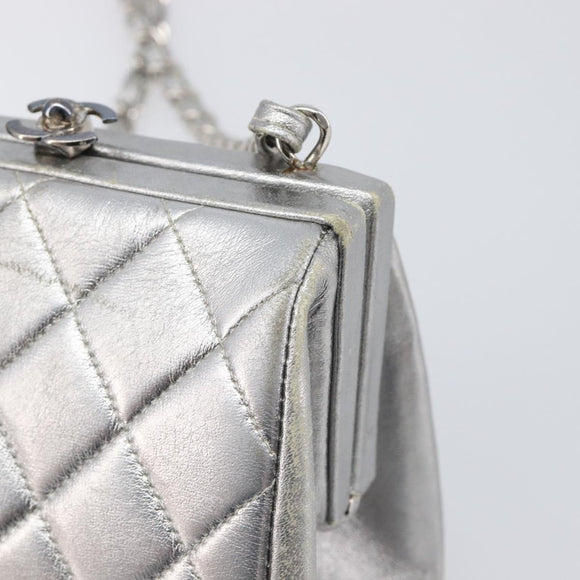 CHANEL Chain Shoulder Pouch Matelasse Leather Silver CC Auth 197202A