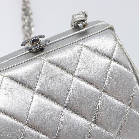 CHANEL Chain Shoulder Pouch Matelasse Leather Silver CC Auth 197202A