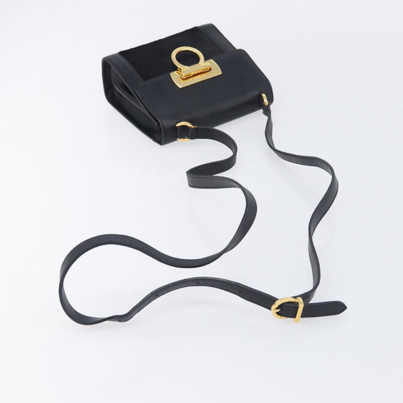 Salvatore Ferragamo Gancini Shoulder Bag Harako leather Black Gold Auth 197468A