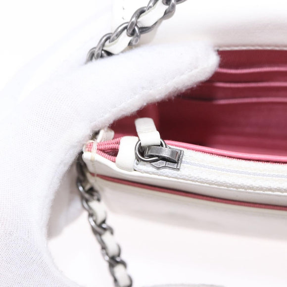 CHANEL Matelasse Chain Chain Shoulder Wallet Lamb Skin White CC Auth 197718V