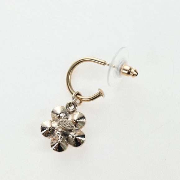 CHANEL Pierce Metal Champagne Gold CC Auth 198815M