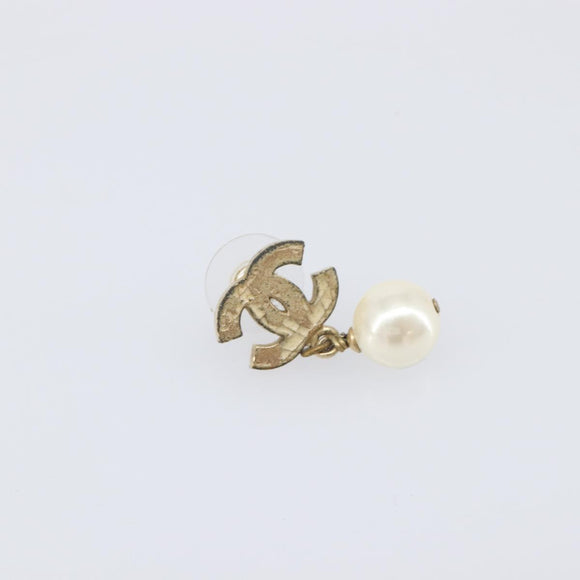 CHANEL Pierce metal Gold Tone CC Auth 198821