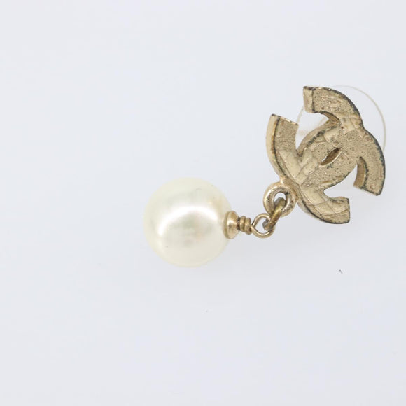 CHANEL Pierce metal Gold Tone CC Auth 198821