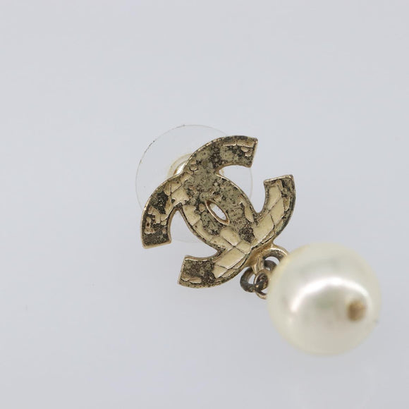 CHANEL Pierce metal Gold Tone CC Auth 198821