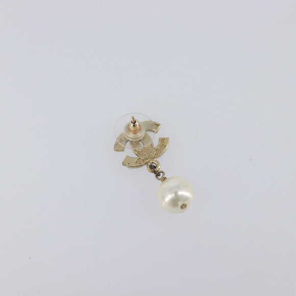 CHANEL Pierce metal Gold Tone CC Auth 198821