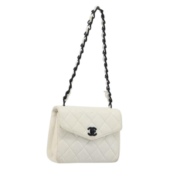 CHANEL Matelasse Chain Shoulder Bag Lamb Skin White Black CC Auth 199038