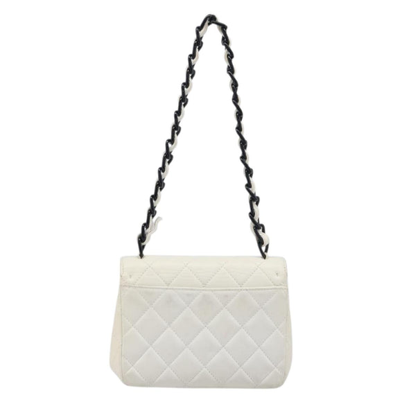 CHANEL Matelasse Chain Shoulder Bag Lamb Skin White Black CC Auth 199038