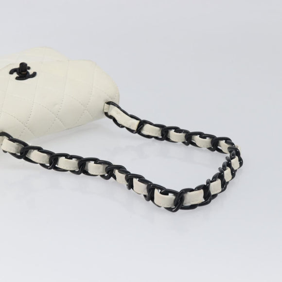 CHANEL Matelasse Chain Shoulder Bag Lamb Skin White Black CC Auth 199038
