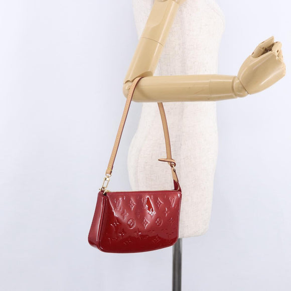 LOUIS VUITTON Monogram Vernis Pochette Accessoires Rouge Grunadine Auth 199154V