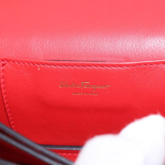 Salvatore Ferragamo Chain Shoulder Bag Leather Red Gold Tone Auth 200367A
