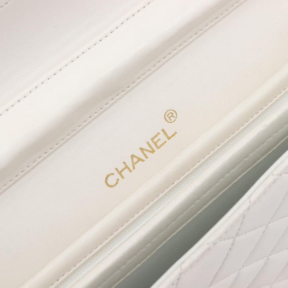 CHANEL Chain Matelasse Shoulder Bag Lamb Skin White Gold CC Auth 200466V