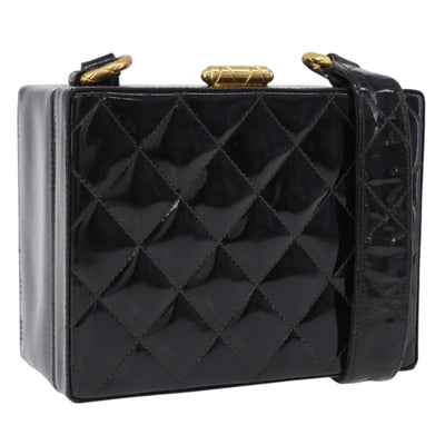 CHANEL Matelasse Shoulder Bag Patent Leather Black Gold CC Auth 203247