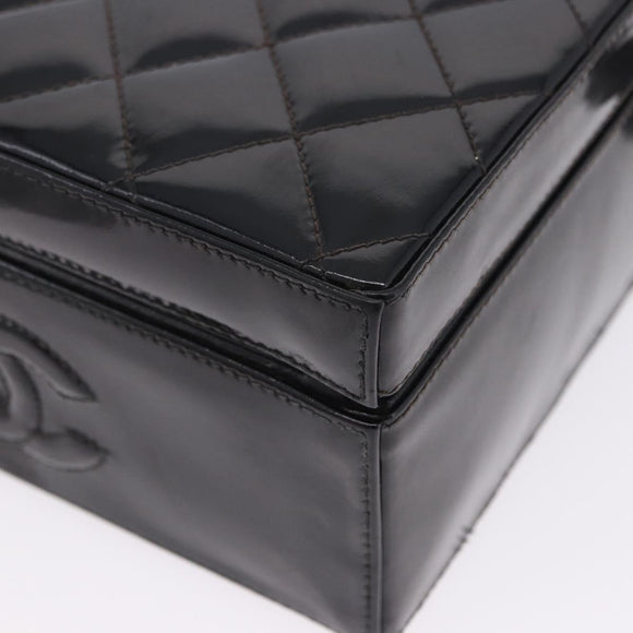 CHANEL Matelasse Shoulder Bag Patent Leather Black Gold CC Auth 203247