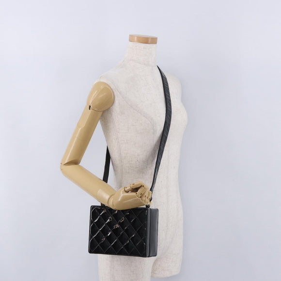 CHANEL Matelasse Shoulder Bag Patent Leather Black Gold CC Auth 203247