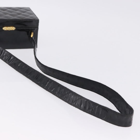 CHANEL Matelasse Shoulder Bag Patent Leather Black Gold CC Auth 203247