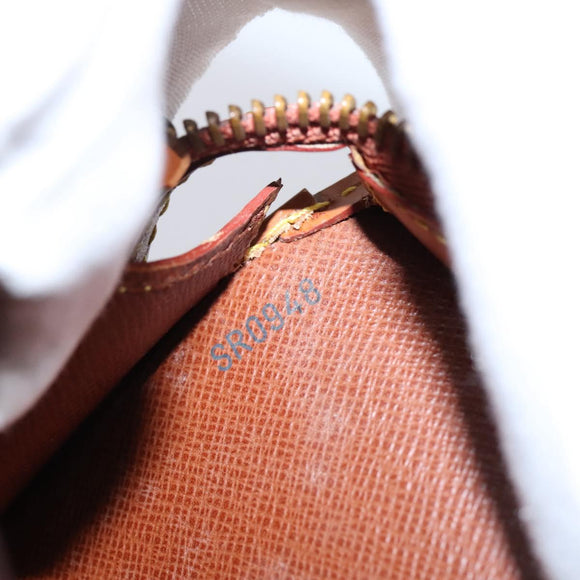 LOUIS VUITTON Epi Pochette Homme Clutch Bag Zipangu Gold M52528 LV Auth 205876A